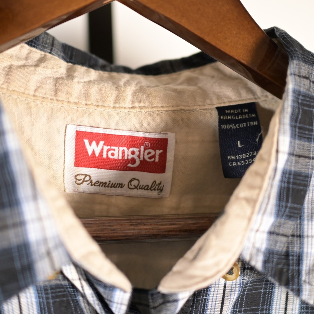 Wrangler Premium Quality Mens Large Navy Blue Plaid Short Sleeve Button Down - Picture 2 of 7